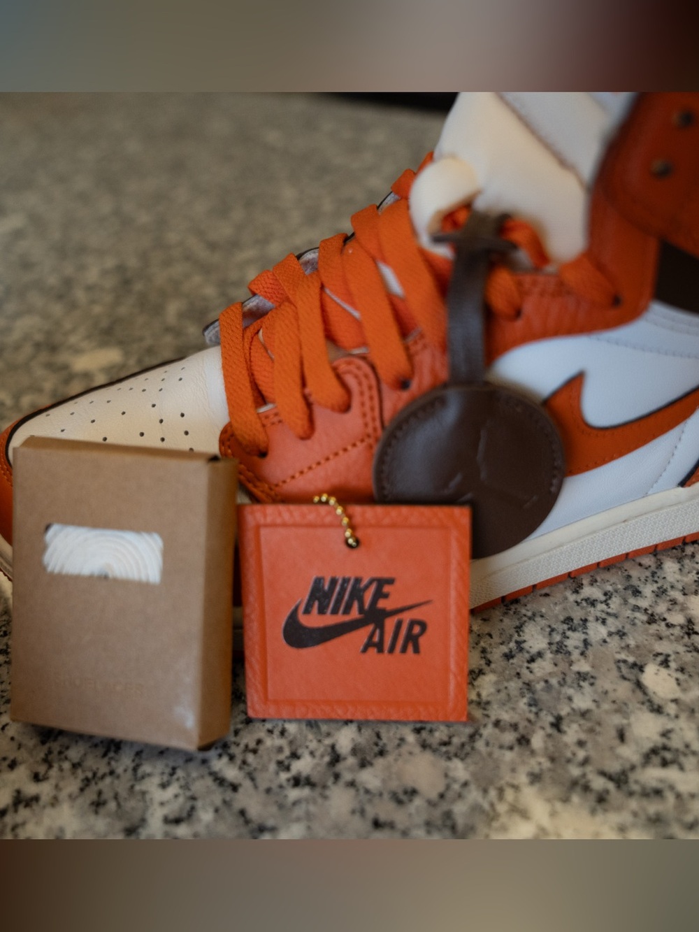 Air Jordan 1 Retro High OG Starfish Orange White Size 9.5 Mens VGUC Sneakers - Picture 2 of 6